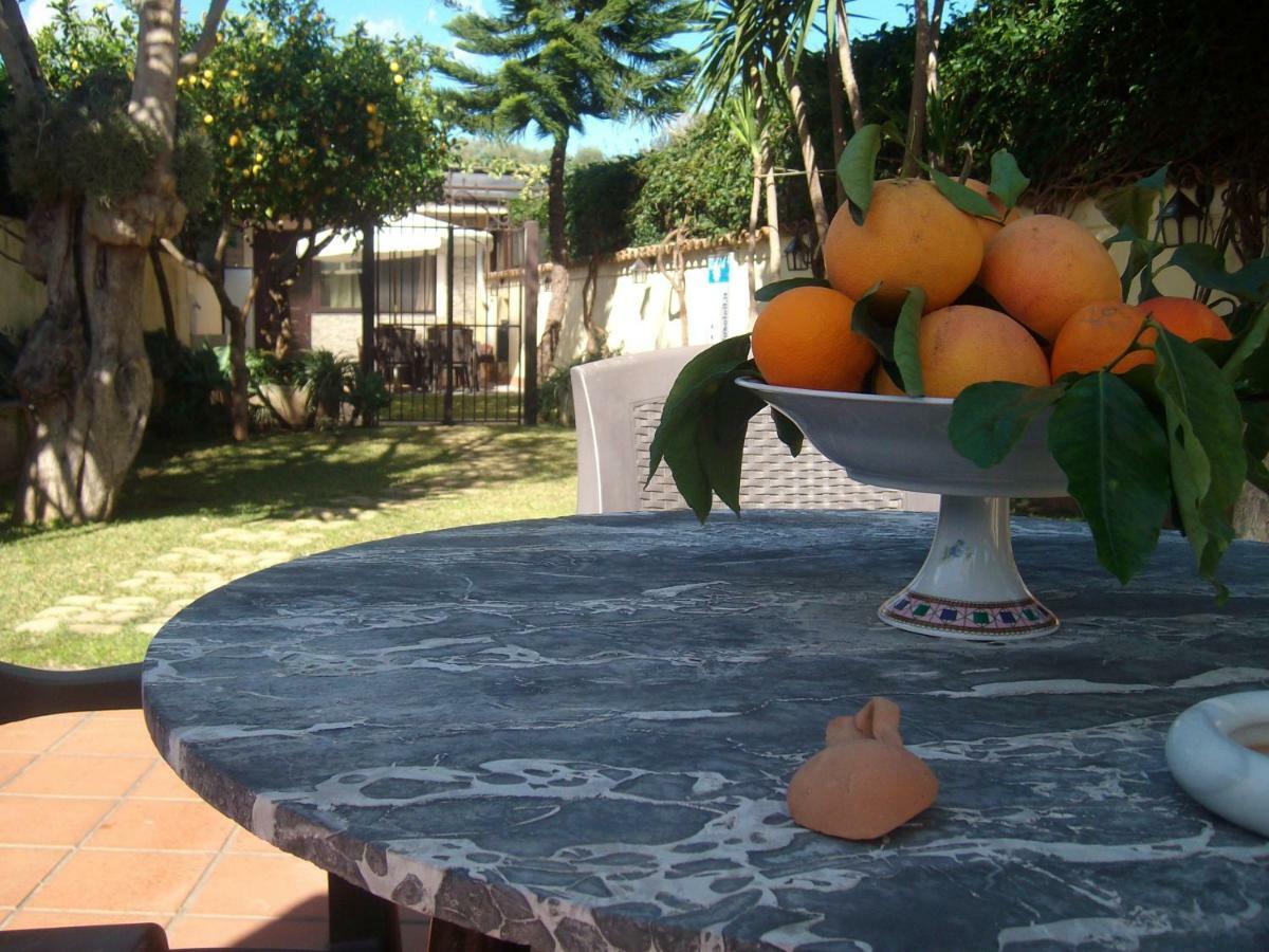 Villa Singola -Sole-Luna-Casavilladusoleil Ачиреале Екстериор снимка