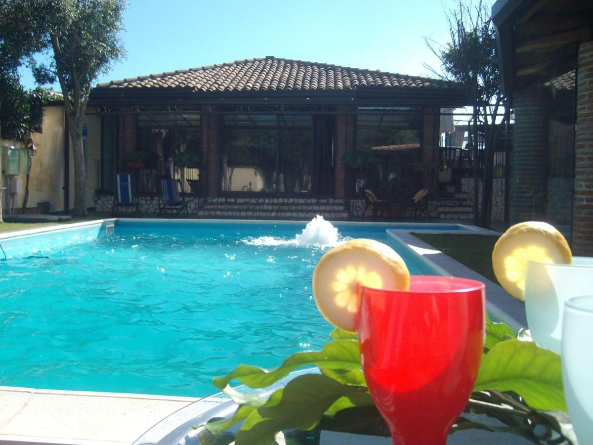 Villa Singola -Sole-Luna-Casavilladusoleil Ачиреале Екстериор снимка